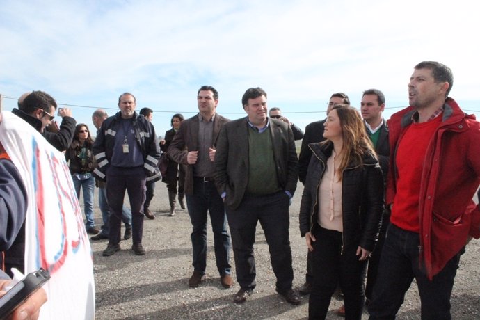 Reunión con los trabajadores de la base de Morón.