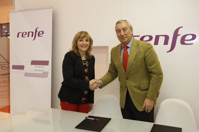 Firma de convenio entre Renfe y Ayuntamiento de Pamplona.