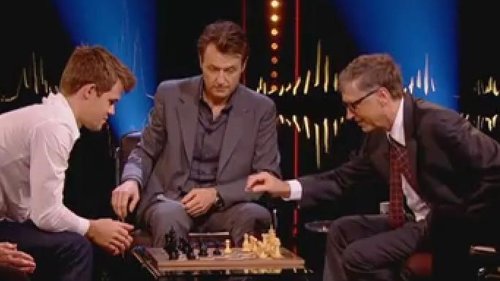 Magnus Carlsen y Bill Gates jugando una partida de ajedrez