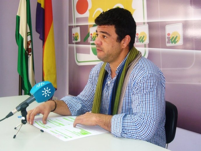 El responsable de Vvivienda de IU en Huelva, Javier Valderas. 