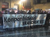 Cientos de personas se manifiestan en Bilbao para pedir la libertad de los interlocutores del EPPK detenidos