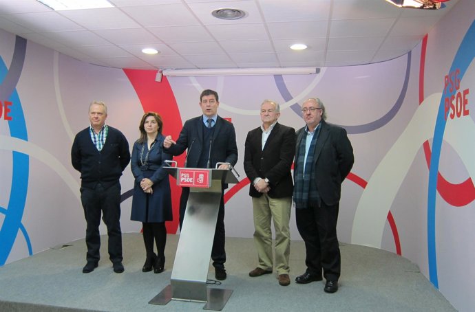 Rueda de prensa de Bestiero tas la reunión con parlamentarios de su partido