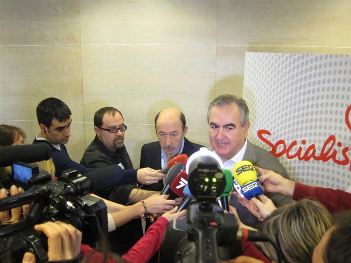 González Tovar junto a Rubalcaba