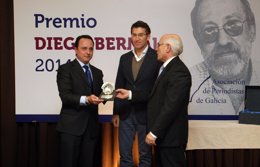 El periodista Ramón Castro recoge el Premido Diego Bernal en nombre de Alvite
