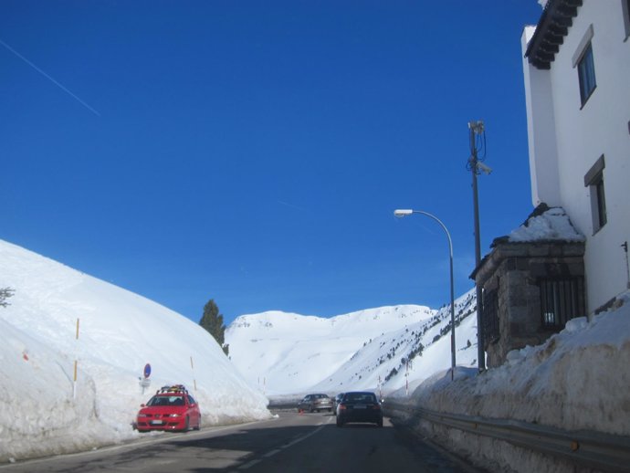 Carretera con nieve.