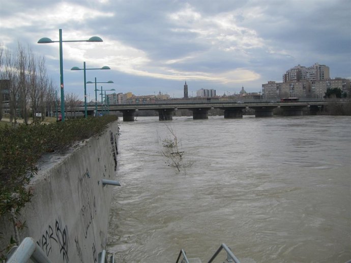 El caudal del Ebro sigue siendo elevado, debido a las crecidas