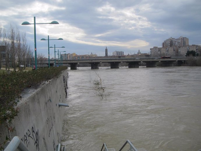 El caudal del Ebro sigue siendo elevado, debido a las crecidas