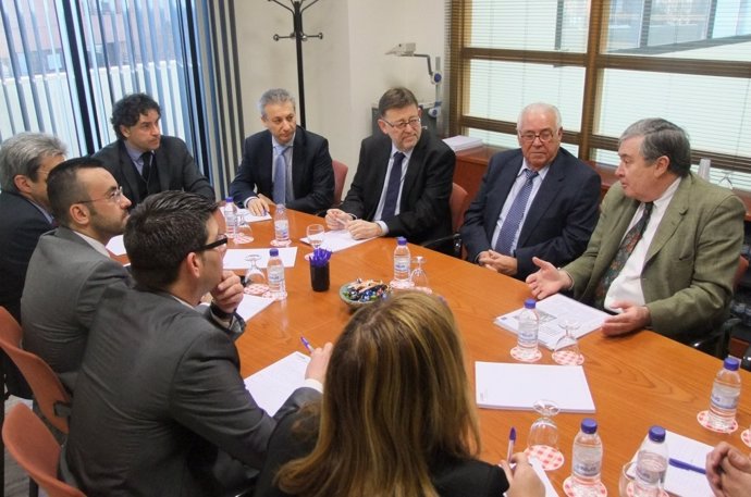 Puig y otros dirigentes del PSPV con representantes de Ascer