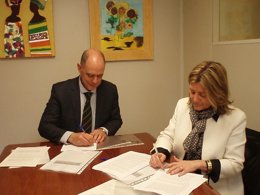          Gemma Botín E Iñaki Asensio Firman El Contrato De Adjudicación