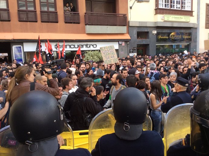 Manifestación en La Lagunta (Tenerife) contra el ministro Wert