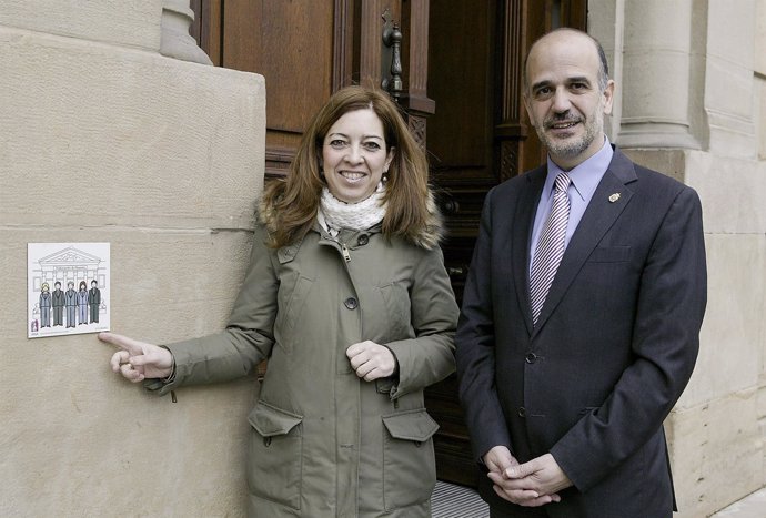 Alberto Catalán, presidente del Parlamento, y Amaya Áriz, presidenta de ANA.