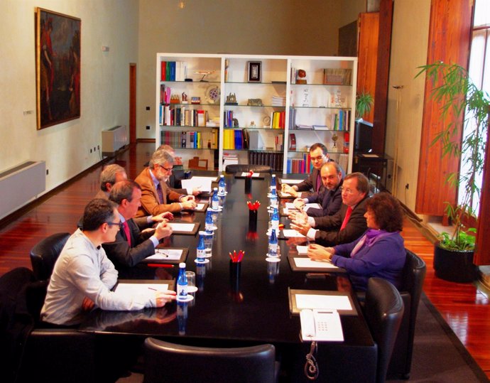 Reunión de Moragues con la Comisión de Expertos en Financiación