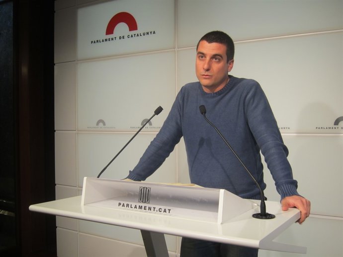 El diputado de la CUP en el Parlament Quim Arrufat en rueda de prensa