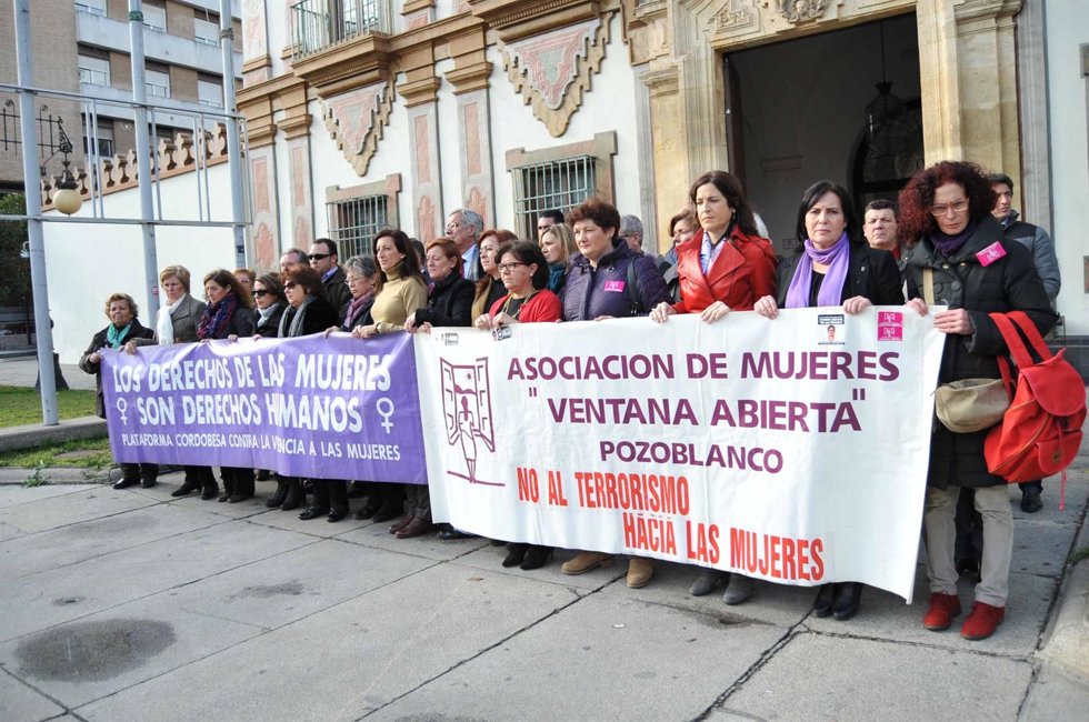 La concentración silenciosa ante el Palacio de la Merced
