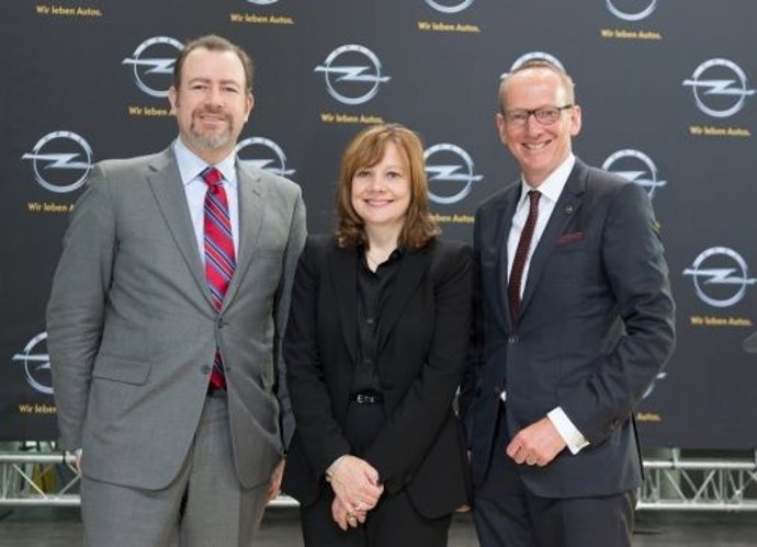 La consejera delagada de General Motors, Mary Barra, visita Opel en Alemania