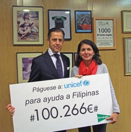 El Corte Inglés entrega 100.266 euros a UNICEF para ayudar a los damnificados de