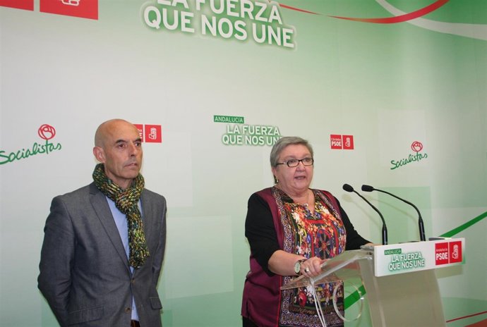 Hurtado y Flores en la rueda de prensa