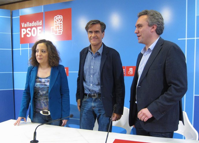 López Aguilar (en el centro) junto a Iratxe García y Javier Izquierdo