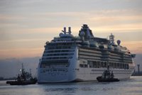 Sube a 600 el número de personas enfermas en un crucero