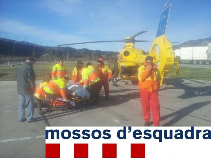 Un mosso salva a una turista en La Jonquera