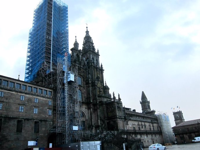 La Catedral de Santiago en obras, con andamios