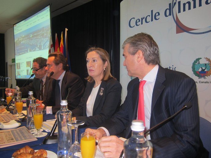 P.Macias (CiU) S.Cambra (Puerto Barcelona) ministra A.Pastor, F.Reynés (Abertis)