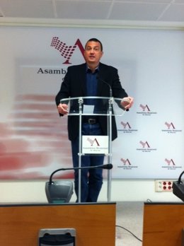 Pujante en rueda de prensa en la Asamblea Regional