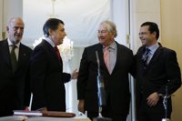 González ha pedido a Javier Rodríguez que hable con los profesionales y que siga haciendo una gestión eficiente