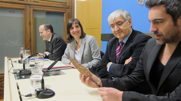 El comisario de 'La Sábana Santa' muestra una lanza romana de Palestina