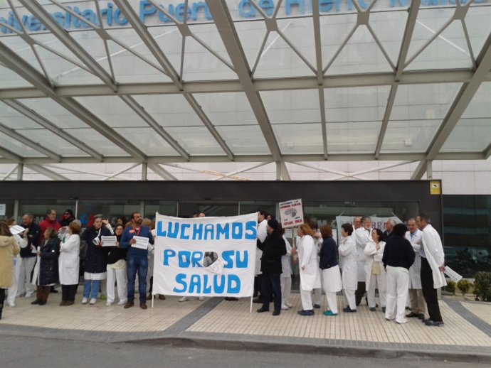 Manifestación de trabajadores en el Hospital Puerta de Hierro Majadahonda