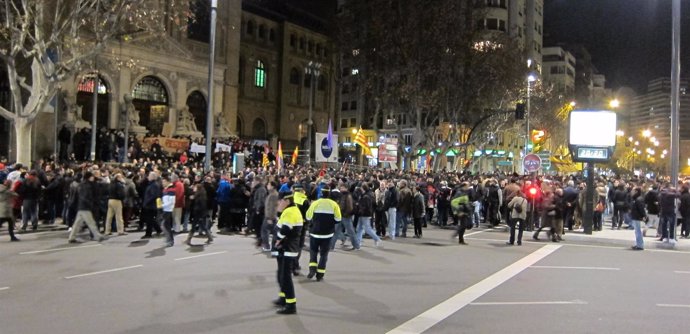 Concentración en Zaragoza en apoyo a los vecinos de Gamonal