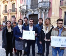 María Gámez con miembros de Entiende