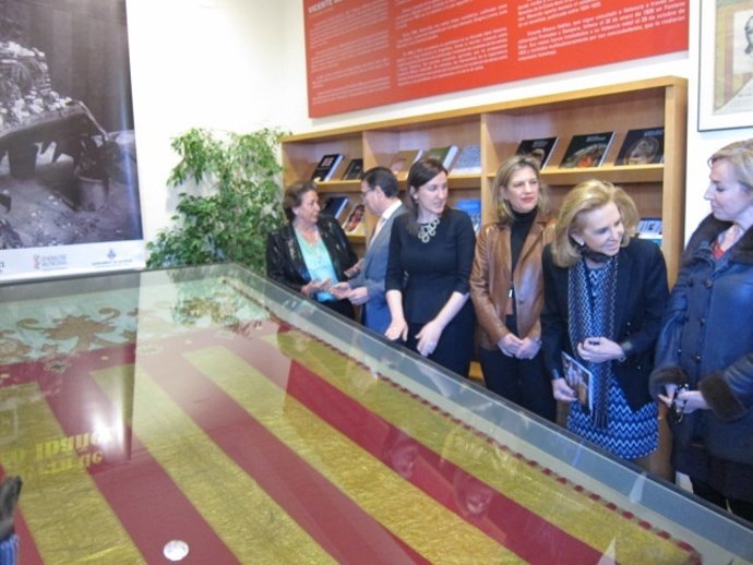 Entrega de la Real Senyera a la Casa Museo Blasco Ibáñez