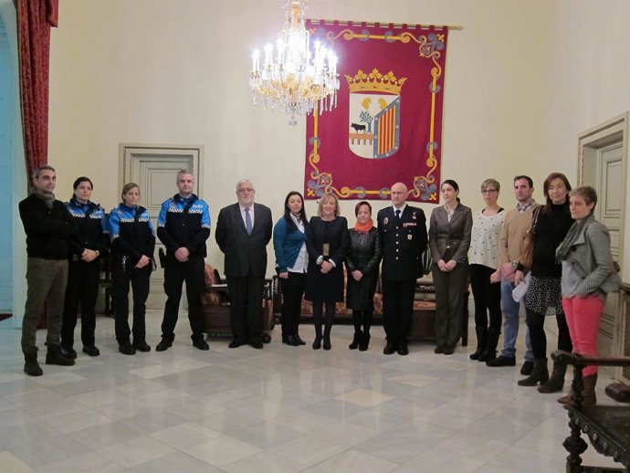 Autoridades civiles y militares en la presentación del protocolo