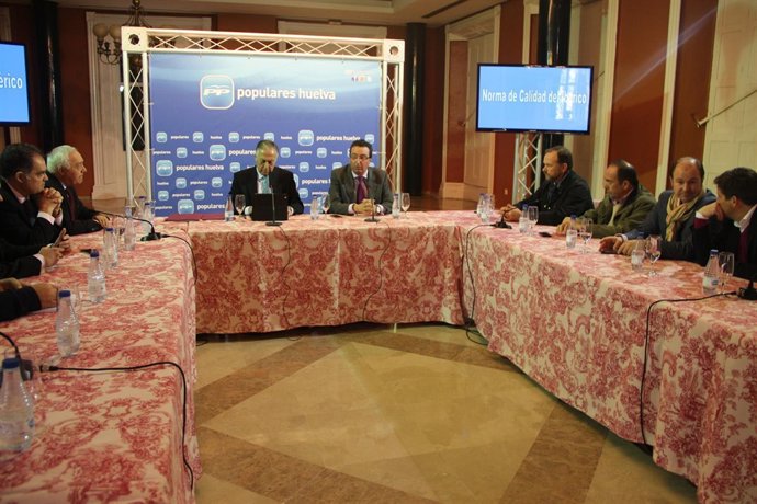 Reunión del PP de Huelva con el sector cárnico