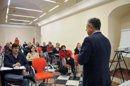 Fuentes se dirige a los alumnos del curso en su inauguración