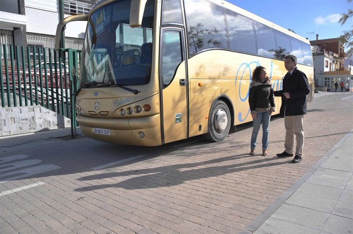 Ruiz y Lorite en el nuevo apeadero de Fernán Núñez