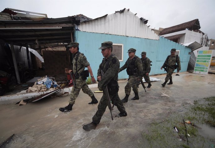 Militares patrullando el estado mexicano de Quintana Roo