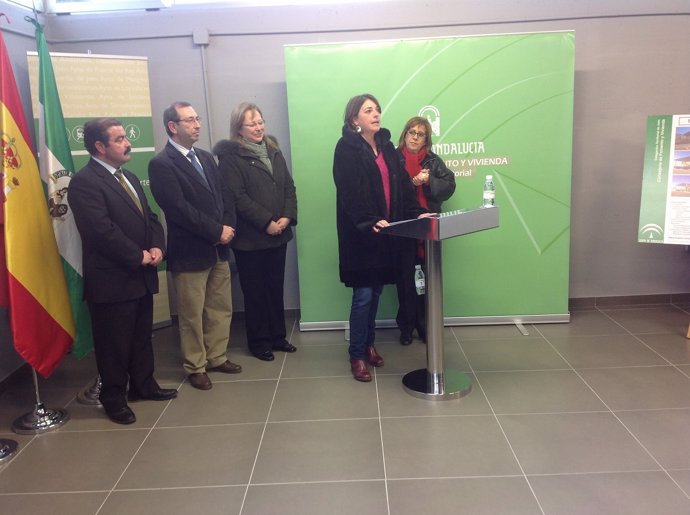 Elena Cortés inaugura la nueva estación de autobuses de Mancha Real