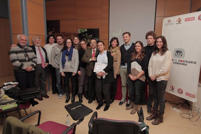 Rojas (centro) con los estudiantes internacionales