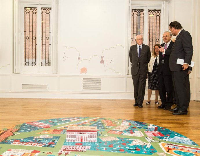 Fainé visita un taller de Arte para la Mejora Social para niños