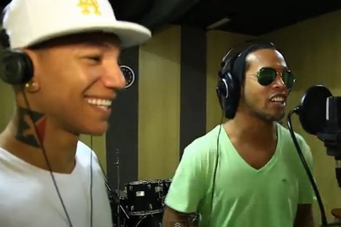 Ronaldinho Gaúcho se pasa al mundo de la canción junto a ED City