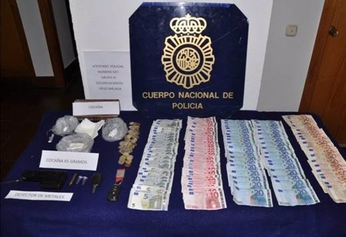 Dinero y droga intervenida por la Policía Nacional en Vélez-Málaga