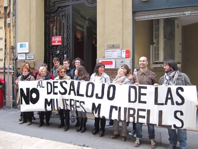 Manifestación de las mujeres del piso de Martínez Cubells