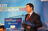 Page defiende el "derecho a decidir" de Rubalcaba sobre su futuro pero cree que los ciudadanos piden "mucho cambio"