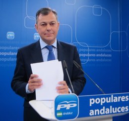 El secretario general del PP-A, José Luis Sanz, en rueda de prensa