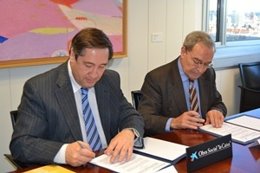 El conseller Pelegrí y el director de la Obra Social La Caixa, Jaume Lanaspa