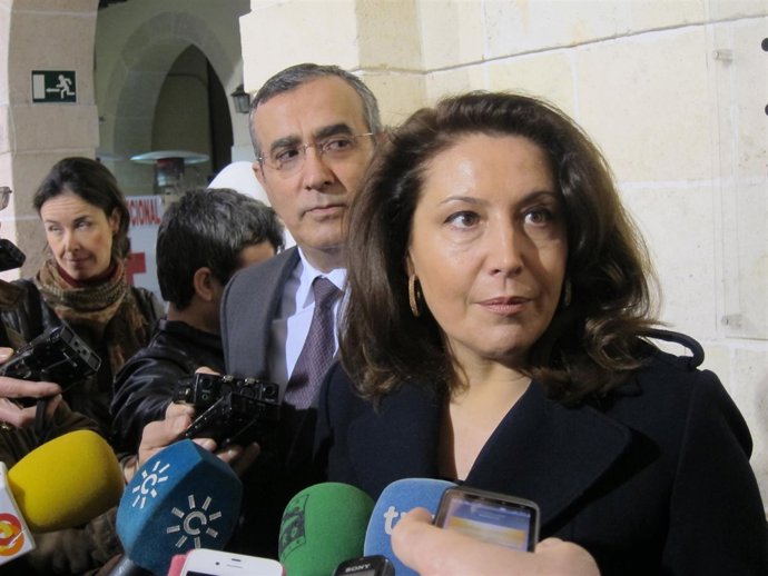 Crespo atiende a los periodistas en Almería