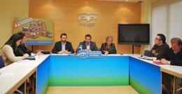 González, Carmona y Porras, junto a dirigentes 'populares'.