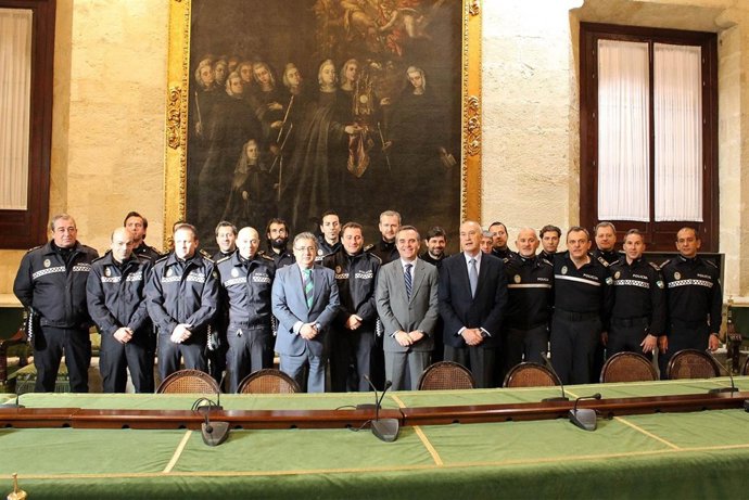 Reconocimiento a los policías.